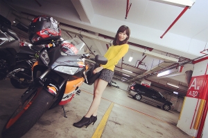 香車配美人