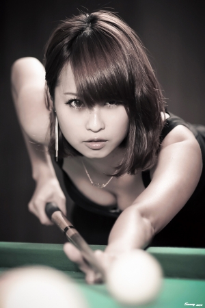 撞球美女 "IS"