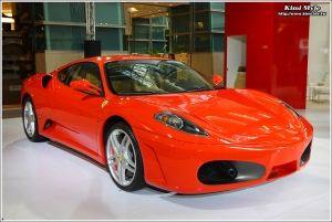 Ferrari in Taipei 101-F430