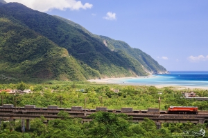宜蘭 東澳灣火車