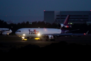 灰綾機 桃園國際機場 9 (夜拍)