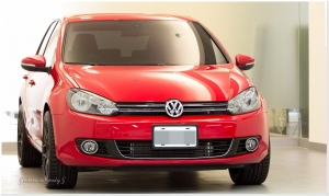 朋友牽新車，權充攝影師