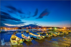 八里渡船頭．雲隙光日出