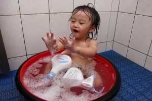 妹妹洗泡泡澡