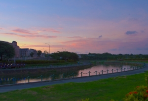 夕灑益群橋