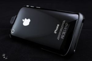 周邊之旅04： iPhone 3Gs 換殼之旅 ～ 最後勝出：法國Noreve皮