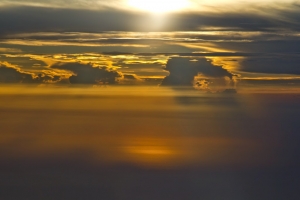夕陽，在雲上