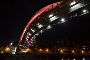 蜿蜒彩虹橋