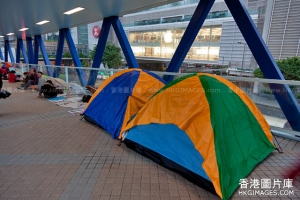 香港蘋果店外通宵排隊紮營買iPhone 4S