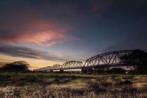 滄桑舊鐵橋一張流