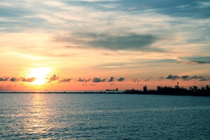 高雄港外夕陽