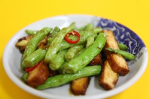 享用美食和觀看青春的肉體