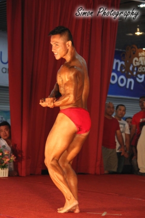 肌肉男