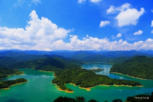 藍天白雲大鱷魚
