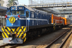 今日不拍飛機來追火車~