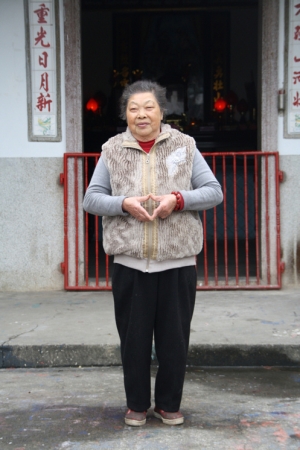 客家大院~中等美女一枚