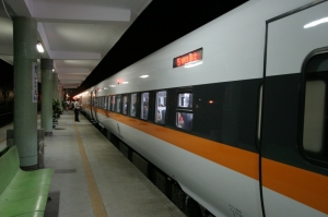 幾張火車照片。