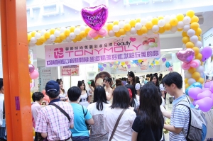 120512~西門町某彩妝店開幕~~