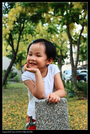 小天使與阿勃勒