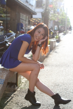 逆光飛翔之女孩~~