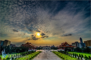 自由廣場．日落火燒雲