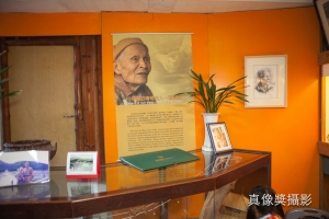 明潭傳奇風物館品咖啡欣賞張連桂老先生的玻璃瓶世界