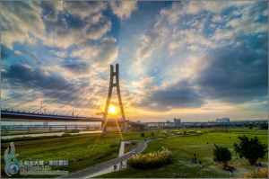 新北大橋．落日雲彩