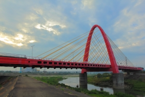 烏日斜張橋