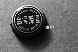 芒果啤酒喝到只剩瓶蓋~