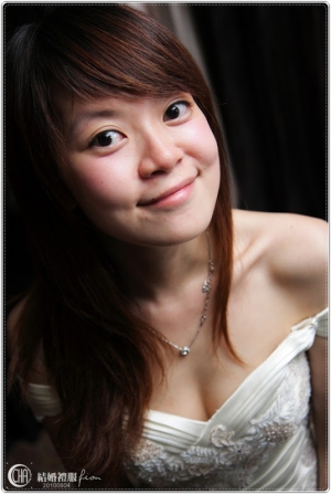 Fion 試婚紗 請大大給意見唷!