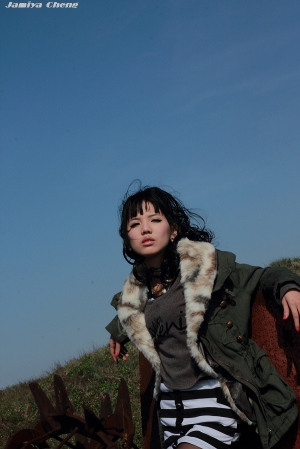 小佳。海山風很大差點吹走之閃燈好好玩