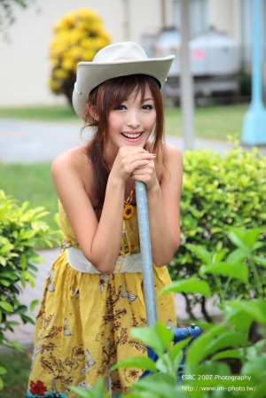 宏南社區中的一隻小兔~