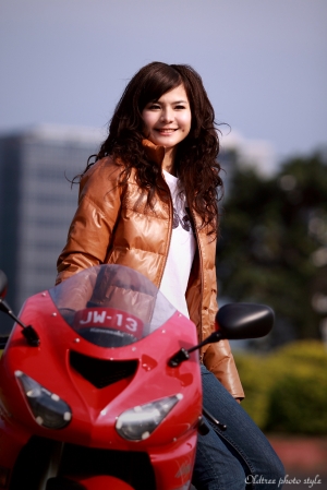 Anita vs 超級忍者(重機)