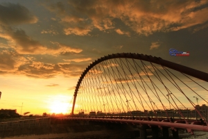 1010823_天秤颱風前夕之情人橋