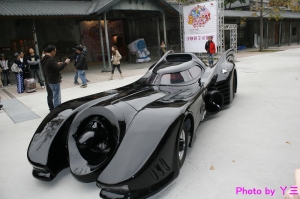 ▲難得一見的"蝙蝠俠車"▼浪花兄弟發片現場