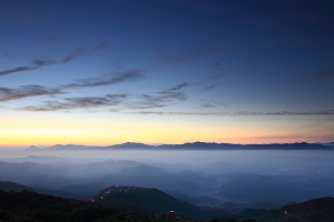 秋天的五指山晨曦