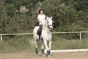 Mia ~ 馬兒走 散步去