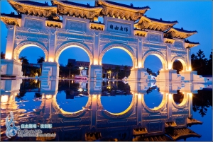 自由廣場‧夜倒影