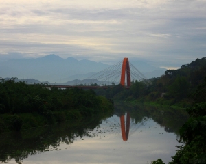冷門景點照--八卦山隧道鋼拱斜張橋  一張