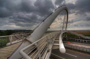 小 j 也去拍豎琴橋