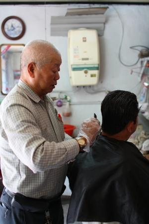 小 j 遇三義理髮阿伯 18+ONLY