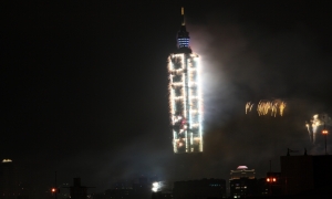 2011年樓頂上101煙火