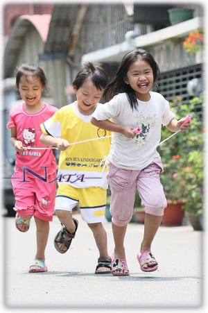 小花妹和大魯哥--雙春濱海(14張)+小孩們一起玩(12張)