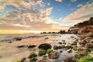 雜石堆裡的夕彩