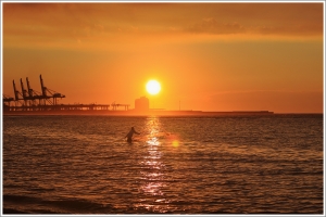 八里遠眺台北港