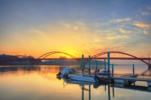 北縣八里鄉 今日關渡橋日出