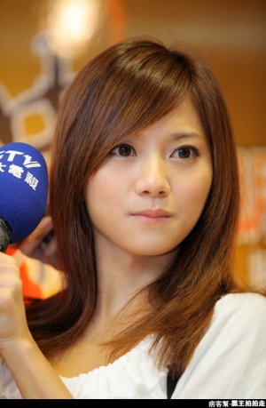 豆花妹、侯昌明「2010朋聚北縣邀明月中秋晚會」記者會