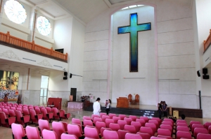 陰天的圓滿教堂