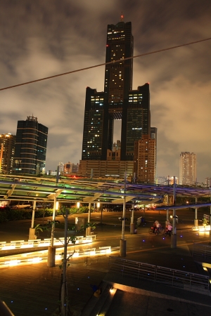 85大樓前的新光碼頭之夜景