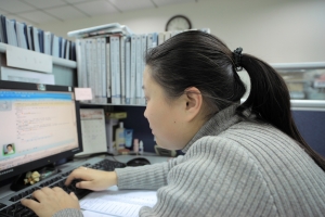 Zeiss T* 2.8/21 拍人像